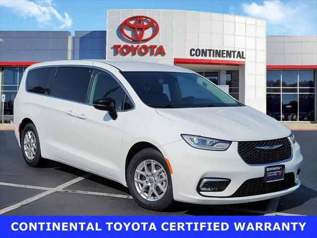 2024 Chrysler Pacifica Touring L for sale in Hodgkins, IL