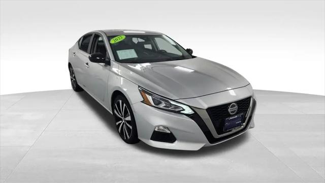 2022 Nissan Altima SR FWD for sale in Janesville, WI