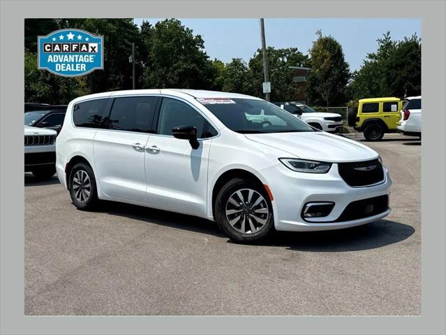 2024 Chrysler Pacifica Hybrid Select for sale in St. Louis, MO