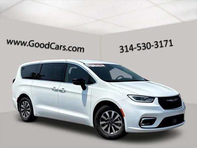 2024 Chrysler Pacifica Hybrid Select for sale in St. Louis, MO