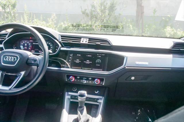 2025 Audi Q3 Premium 45 TFSI S line quattro Tiptronic
