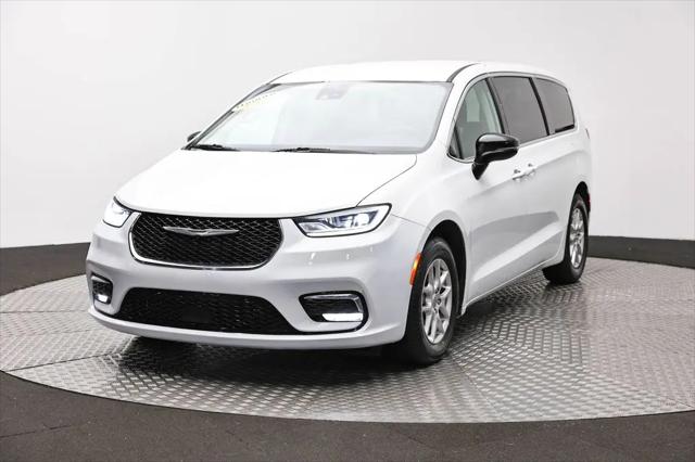 2024 Chrysler Pacifica Touring L for sale in Camp Springs, MD