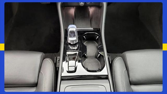 2025 Volvo XC40 B5 Plus Bright Theme