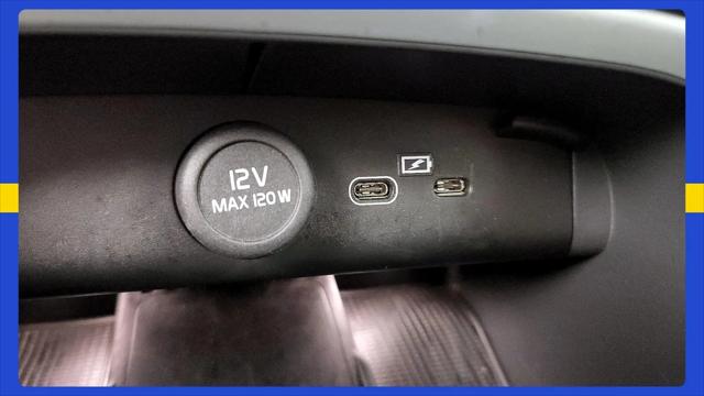 2025 Volvo XC40 B5 Plus Bright Theme
