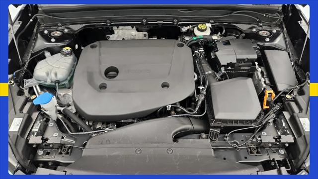 2025 Volvo XC40 B5 Plus Bright Theme