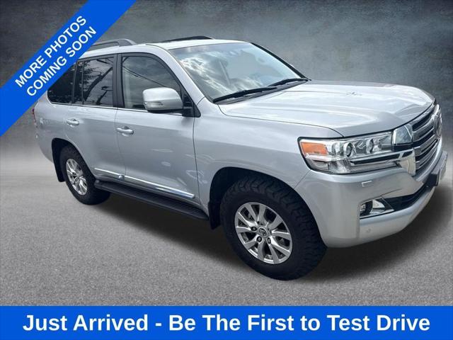 2017 Toyota Land Cruiser V8