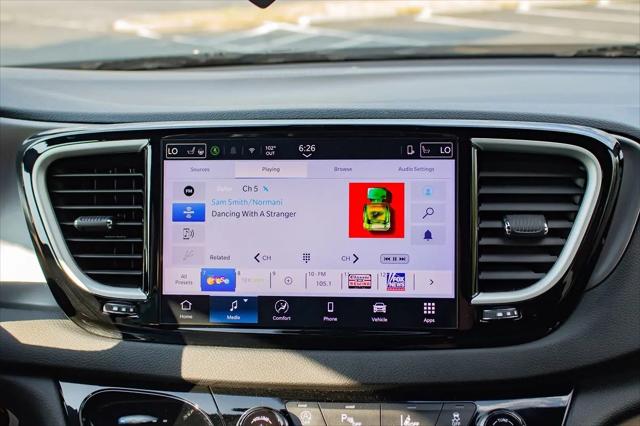 2025 Chrysler Pacifica Select