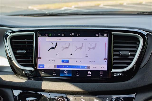 2025 Chrysler Pacifica Select