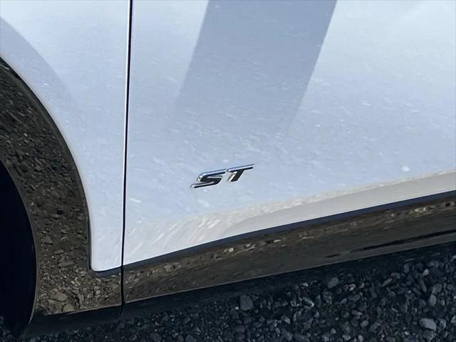 2026 Buick NV Sport Touring FWD