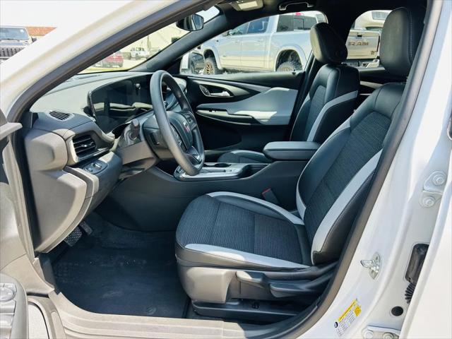 2025 Buick NV Preferred FWD