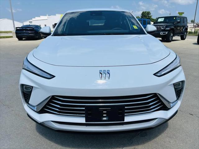 2025 Buick NV Preferred FWD