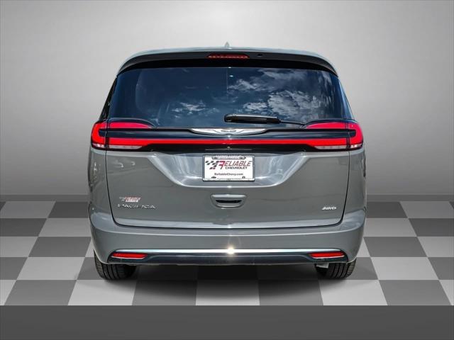 2022 Chrysler Pacifica Touring L AWD