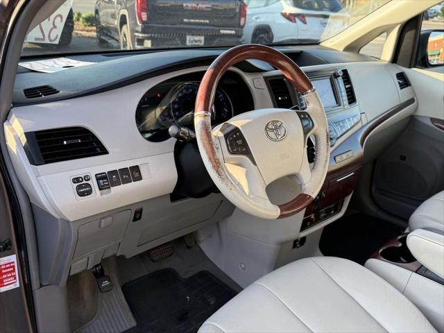 2014 Toyota Sienna Limited V6 7 Passenger 2014 Toyota Sienna Limited V6 7 Passenger