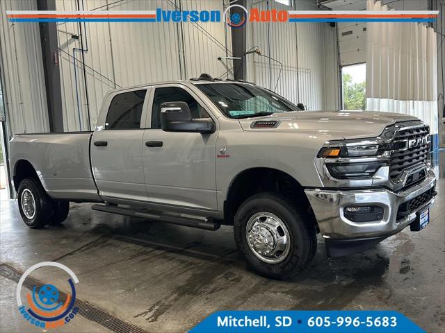 2026 RAM Ram 3500 RAM 3500 TRADESMAN CREW CAB 4X4 8 BOX