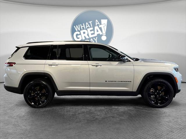 2023 Jeep Grand Cherokee L Altitude 4x4 2023 Jeep Grand Cherokee L Altitude 4x4