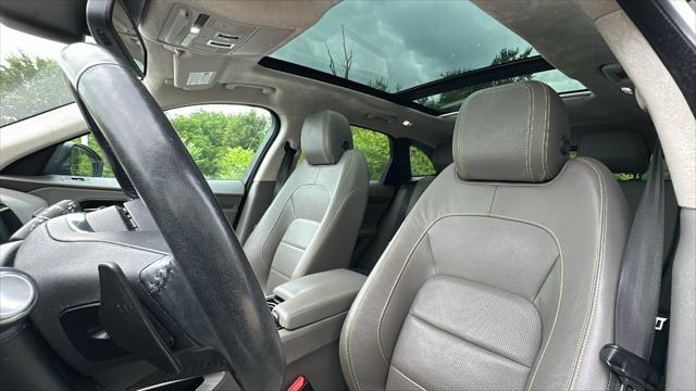 2017 Jaguar F-PACE 35t R-Sport
