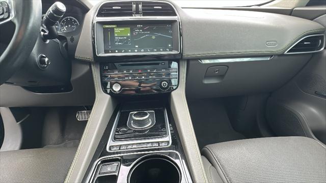 2017 Jaguar F-PACE 35t R-Sport