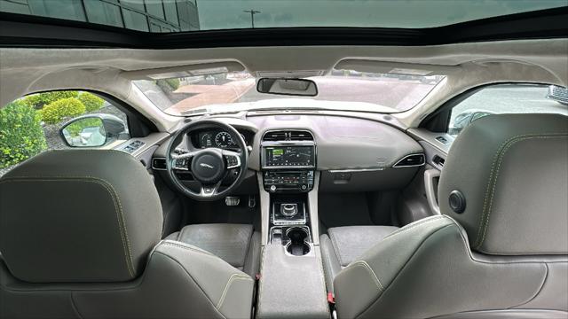 2017 Jaguar F-PACE 35t R-Sport