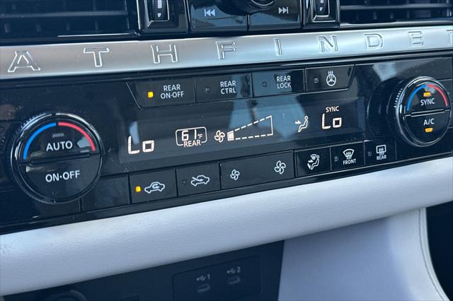 2026 Nissan Pathfinder SL
