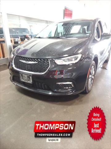 2023 Chrysler Pacifica Hybrid Touring L for sale in Springfield, MO