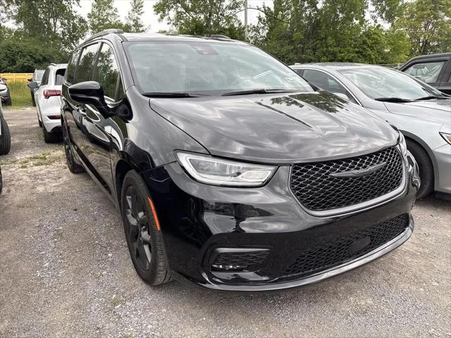2025 Chrysler Pacifica Limited for sale in Rochester, NY