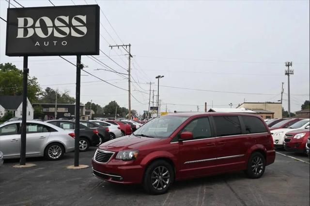 2016 Chrysler Town & Country S for sale in Appleton, WI