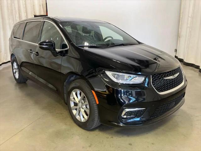 2025 Chrysler Pacifica Select for sale in Milford, NH