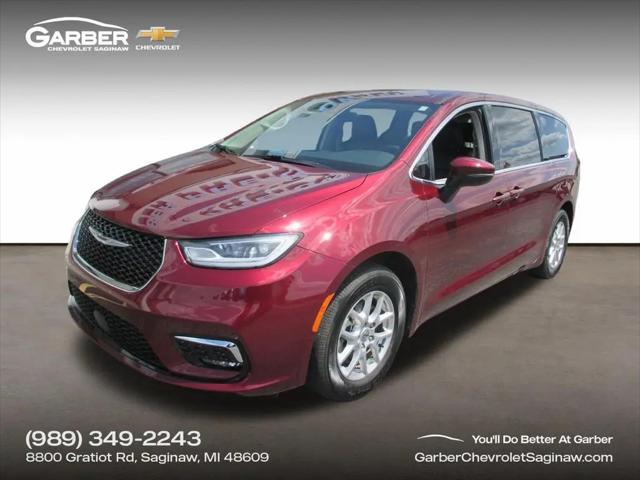 2023 Chrysler Pacifica Touring L for sale in Saginaw, MI