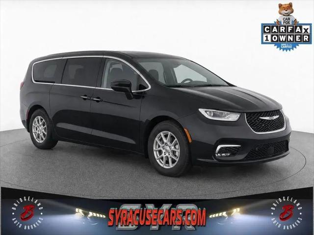 2025 Chrysler Pacifica Select for sale in Bridgeport, NY