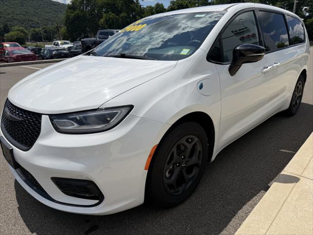 2024 Chrysler Pacifica Hybrid S Appearance Pkg