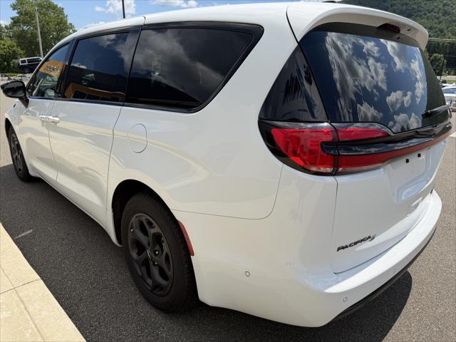 2024 Chrysler Pacifica Hybrid S Appearance Pkg