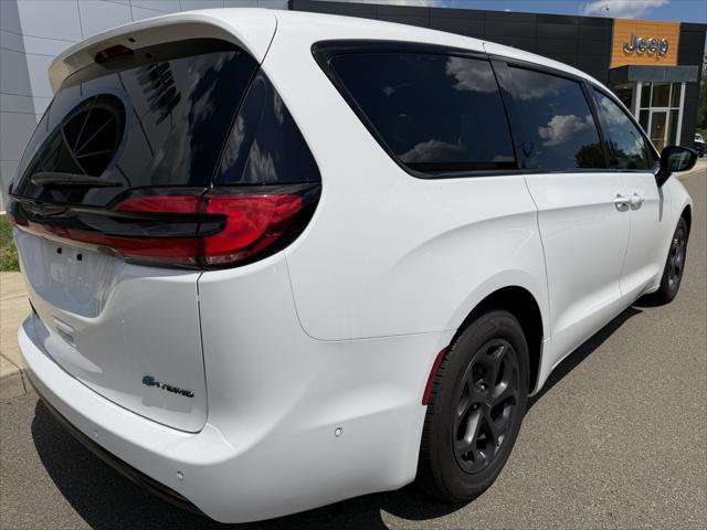 2024 Chrysler Pacifica Hybrid S Appearance Pkg