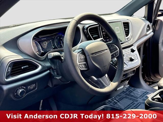 2027 Chrysler Pacifica Select