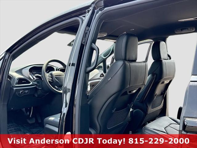 2027 Chrysler Pacifica Select