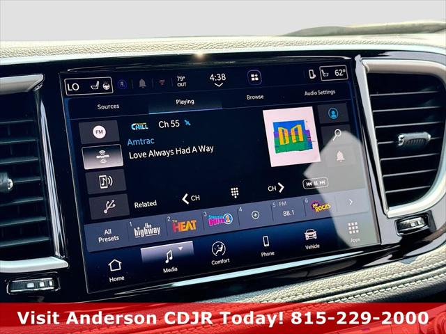 2027 Chrysler Pacifica Select