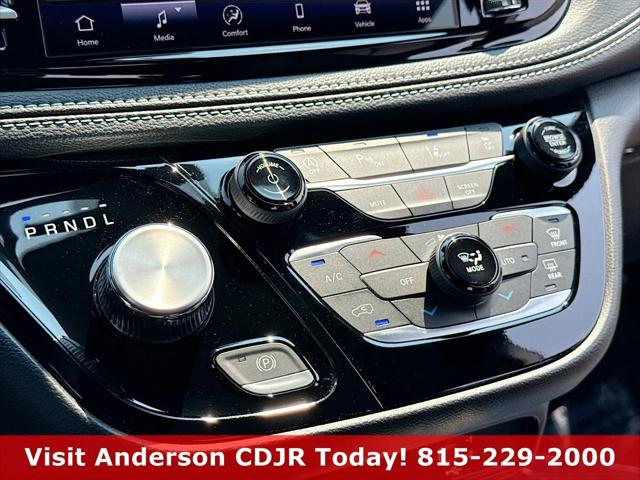 2027 Chrysler Pacifica Select