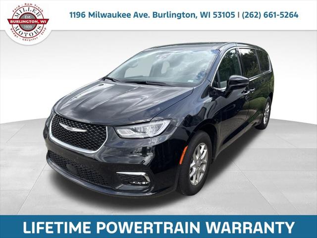 2026 Chrysler Pacifica Select for sale in Burlington, WI
