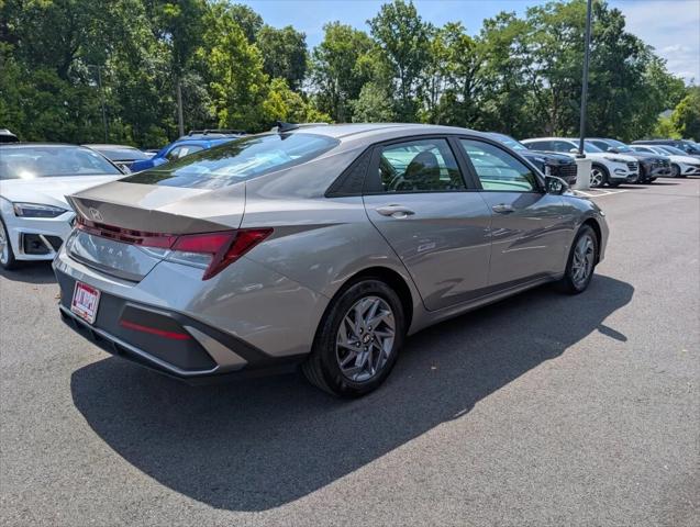 2024 Hyundai Elantra SEL 2024 Hyundai Elantra SEL