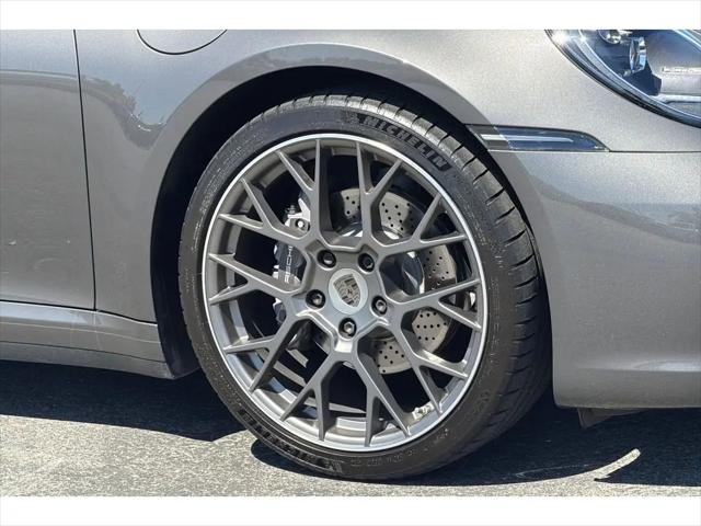 2020 Porsche 911 Carrera