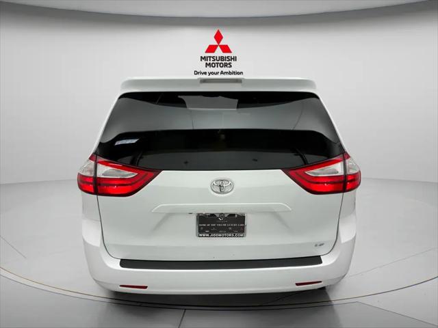 2018 Toyota Sienna LE 8 Passenger
