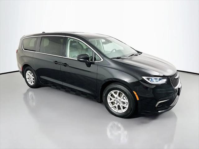 2023 Chrysler Pacifica Touring L for sale in Shiloh, IL