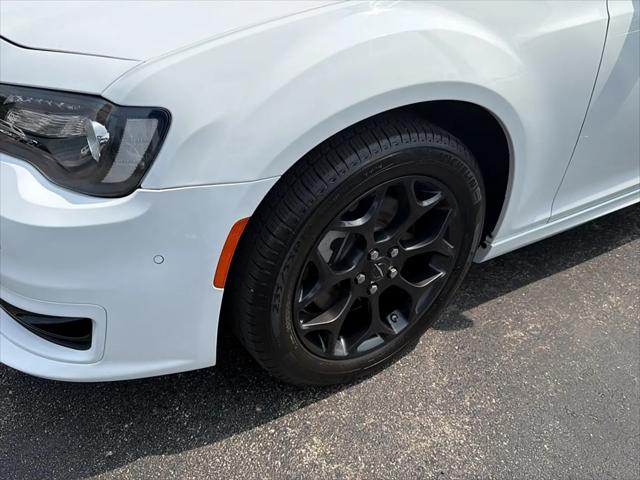 2022 Chrysler 300 Touring L AWD
