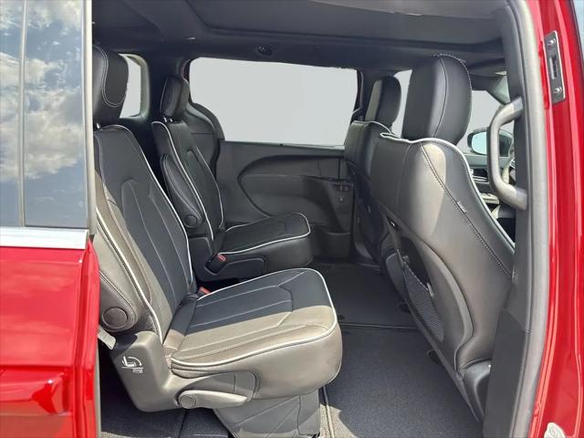 2027 Chrysler Pacifica Limited