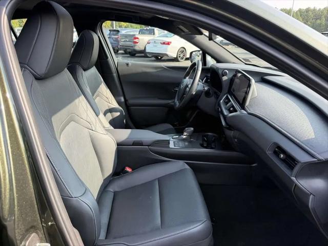 2025 Lexus 300 Premium