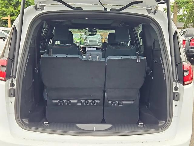 2027 Chrysler Pacifica Pinnacle AWD