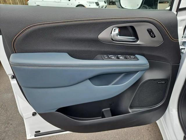 2027 Chrysler Pacifica Pinnacle AWD