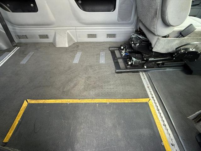 2011 Ford E-350 Super Duty XLT