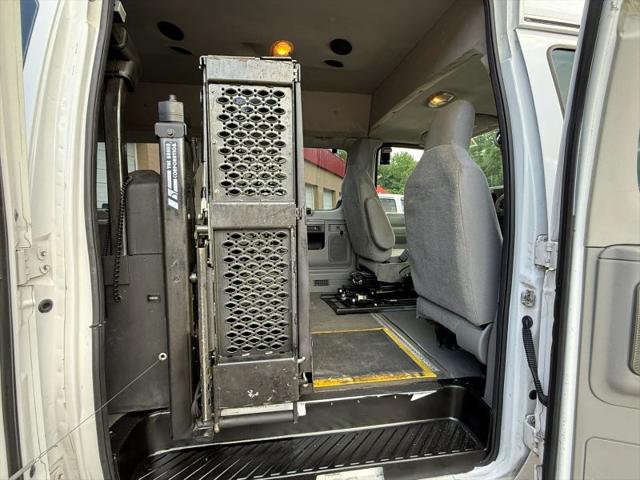 2011 Ford E-350 Super Duty XLT