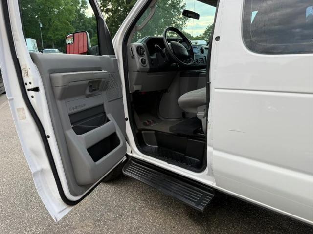 2011 Ford E-350 Super Duty XLT