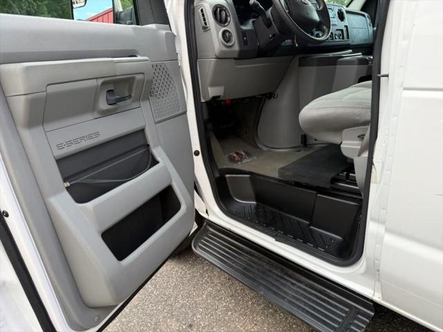 2011 Ford E-350 Super Duty XLT